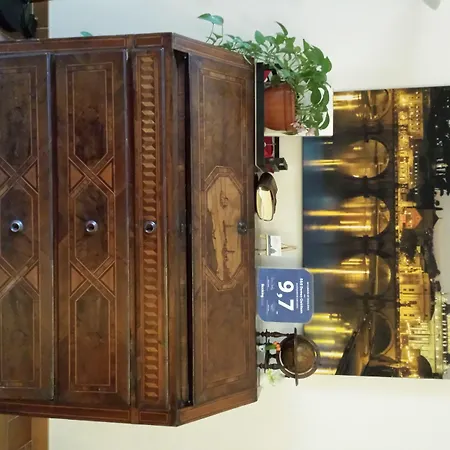 לינה וארוחת בוקר Domus Quiritum רומא