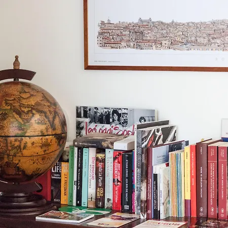 לינה וארוחת בוקר Domus Quiritum 4*