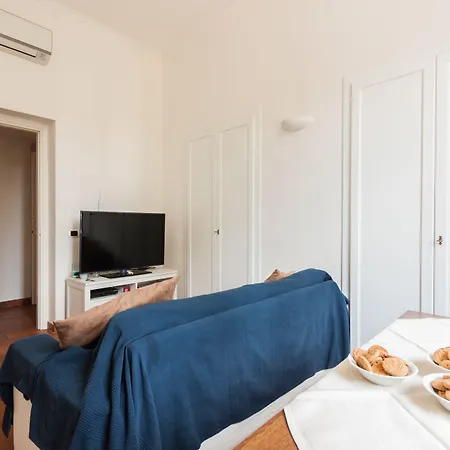 לינה וארוחת בוקר Domus Quiritum 4*