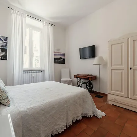 Domus Quiritum לינה וארוחת בוקר